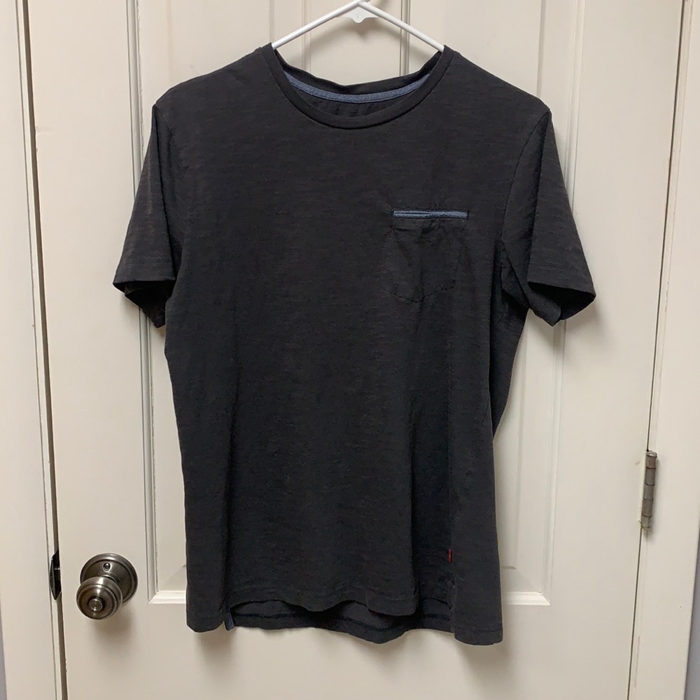 3 for $15 Men’s LEVI’S T-shirt. Small? Please see measurements